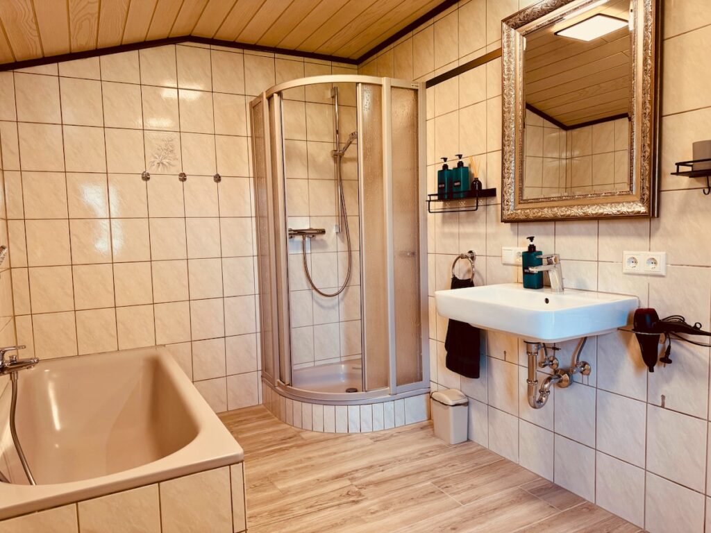 Home Badezimmer 4 – Ferienhaus Taufstein in Herbstein im Vogelsberg