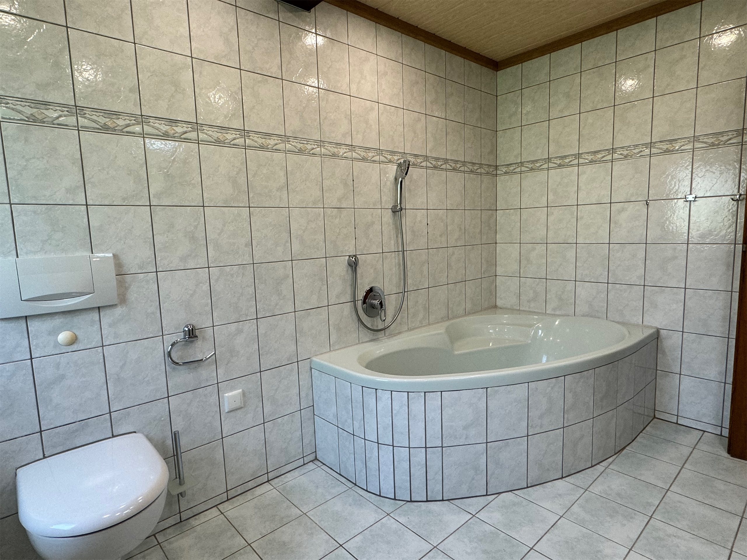 Home Badezimmer 1 – Ferienhaus Taufstein in Herbstein im Vogelsberg – Foto 2