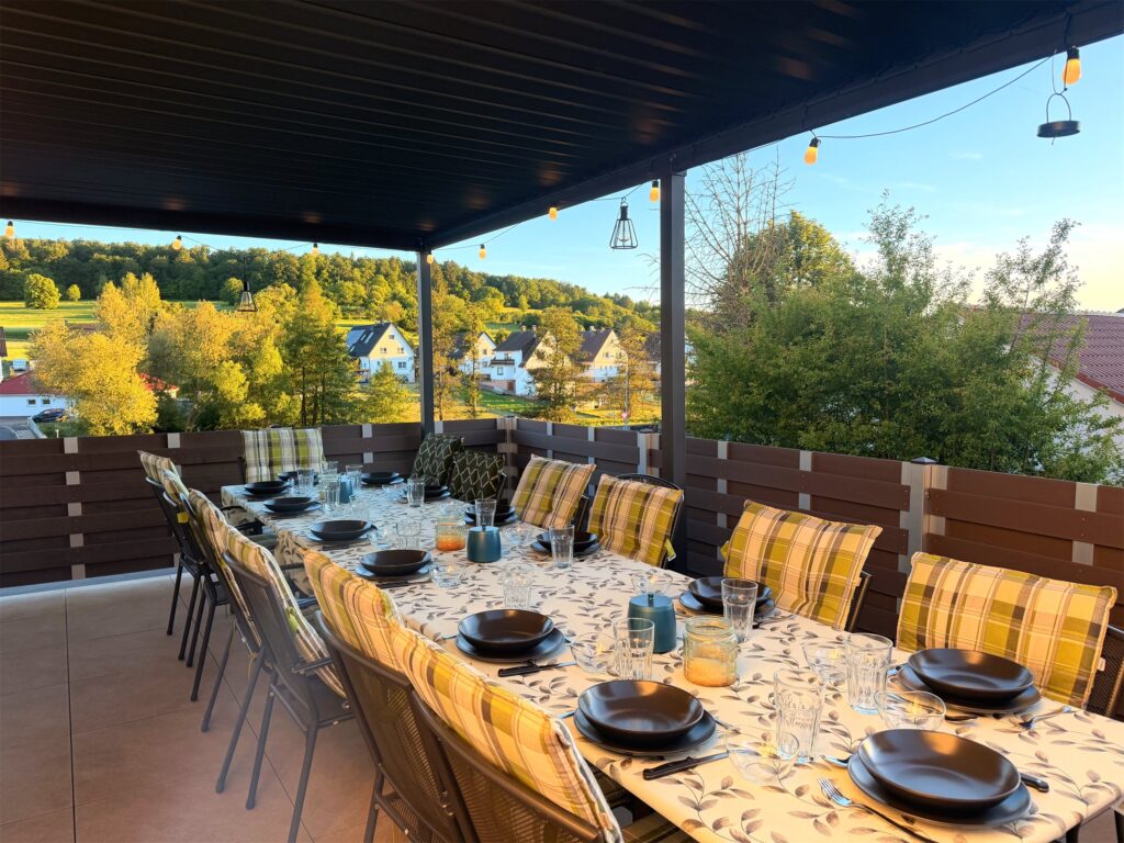Home Große Terrasse am Ferienhaus Taufstein – ideal für Familientreffen im Vogelsberg