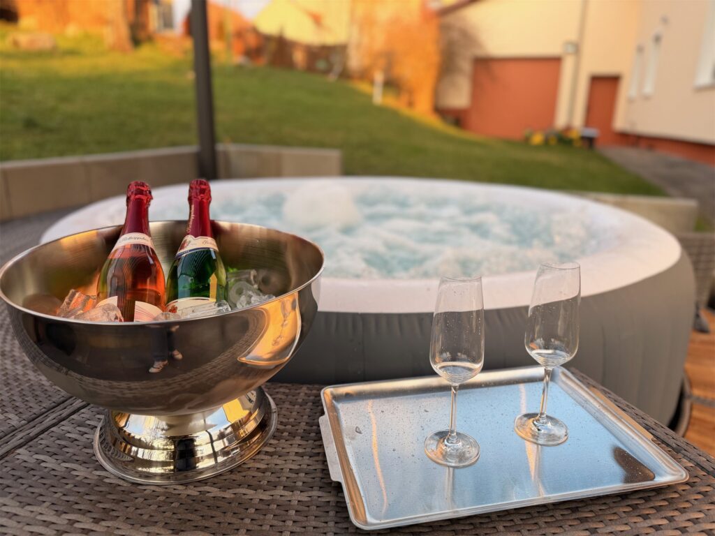 Home Whirlpool im Ferienhaus Taufstein – Entspannung nach dem Wandern im Vogelsberg – Foto 2