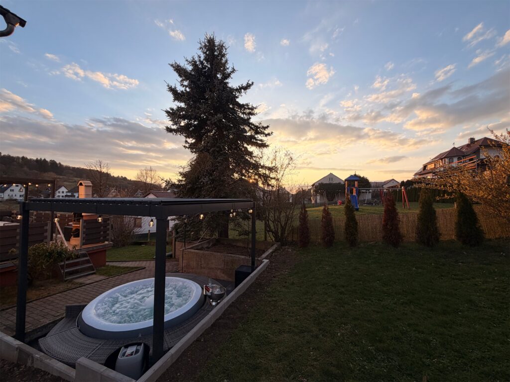 Home Whirlpool im Ferienhaus Taufstein – Entspannung nach dem Wandern im Vogelsberg – Foto 5