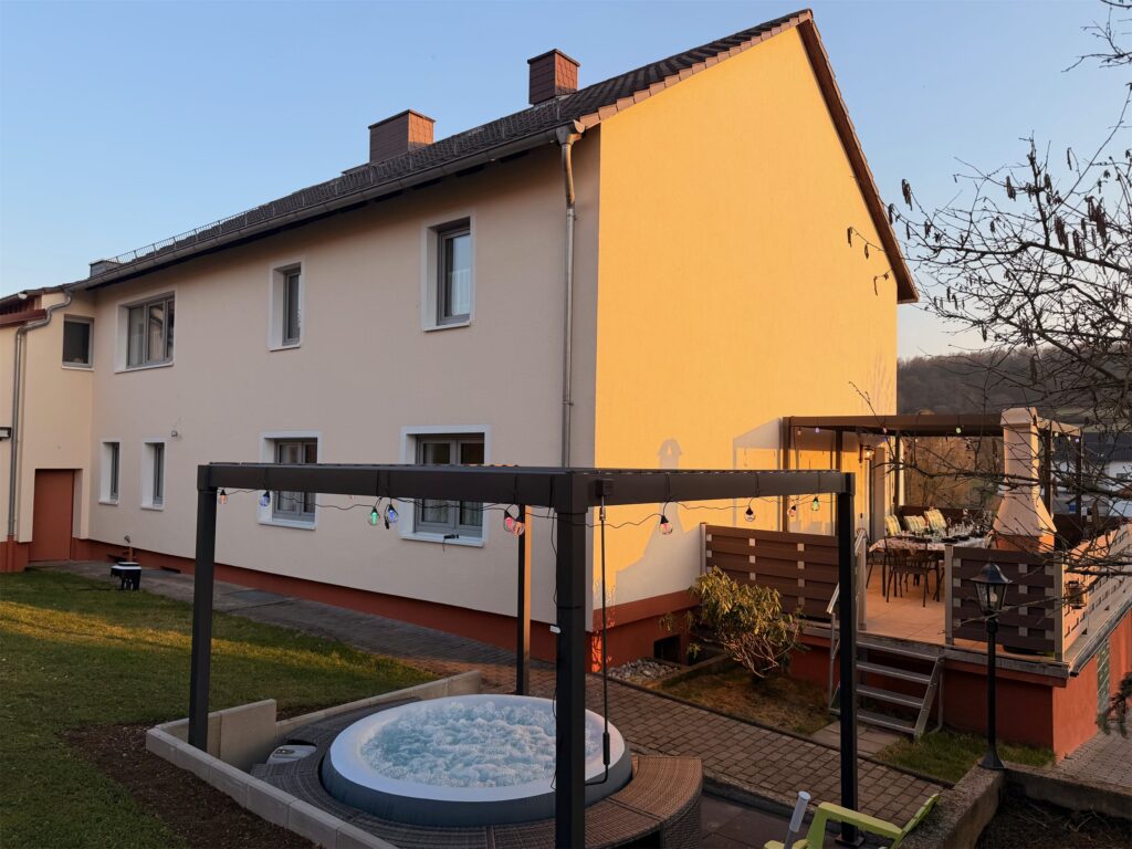 Home Whirlpool im Ferienhaus Taufstein – Entspannung nach dem Wandern im Vogelsberg – Foto 4