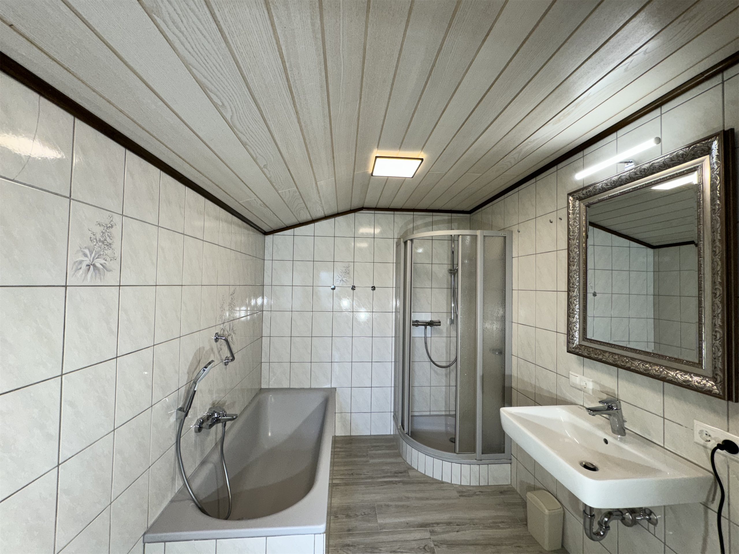 Home Badezimmer 4 – Ferienhaus Taufstein in Herbstein im Vogelsberg – Foto 2