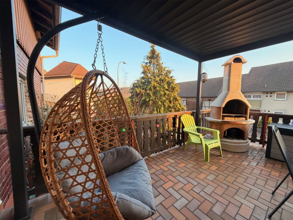 Terrasse am Ferienhaus Taufstein II – ideal für Familientreffen im Vogelsberg