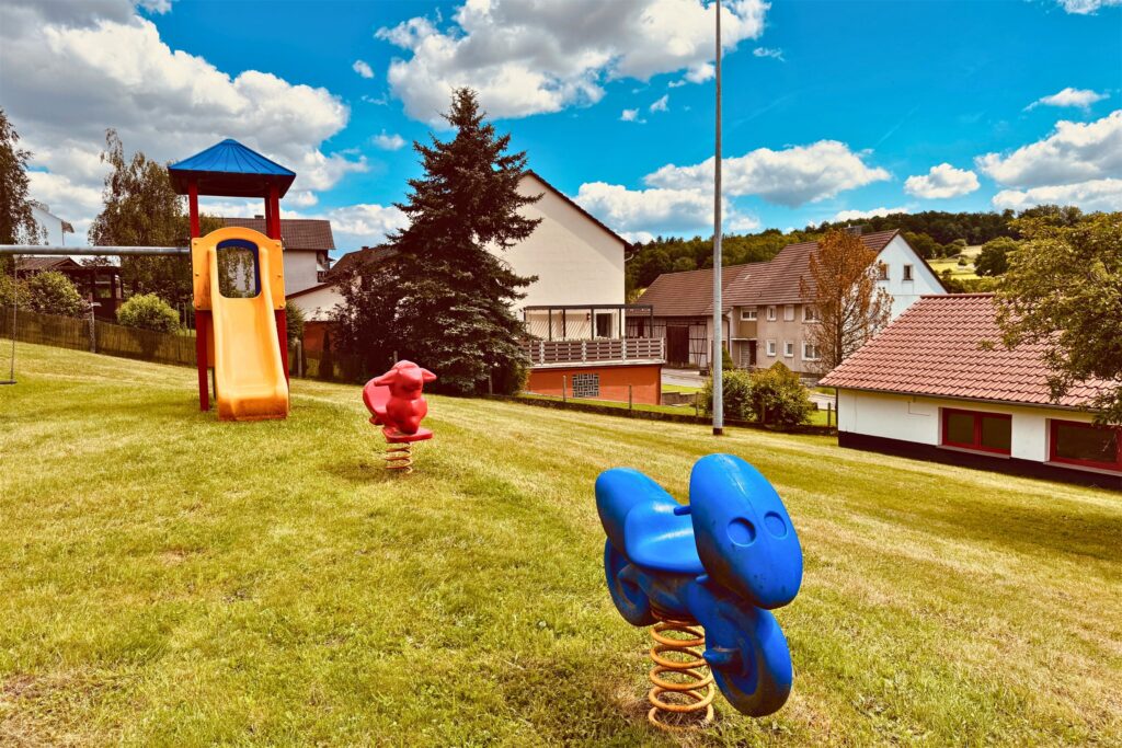 Home Spielplatz am Ferienhaus Taufstein – familienfreundlicher Urlaub im Vogelsberg – Foto 5