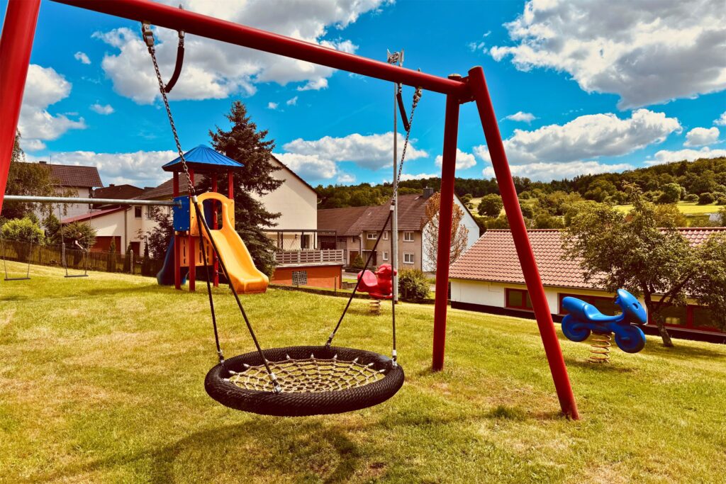 Home Spielplatz am Ferienhaus Taufstein – familienfreundlicher Urlaub im Vogelsberg – Foto 4