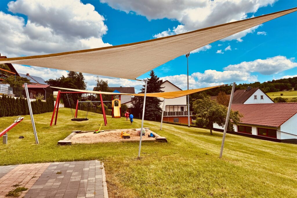 Home Spielplatz am Ferienhaus Taufstein – familienfreundlicher Urlaub im Vogelsberg – Foto 2