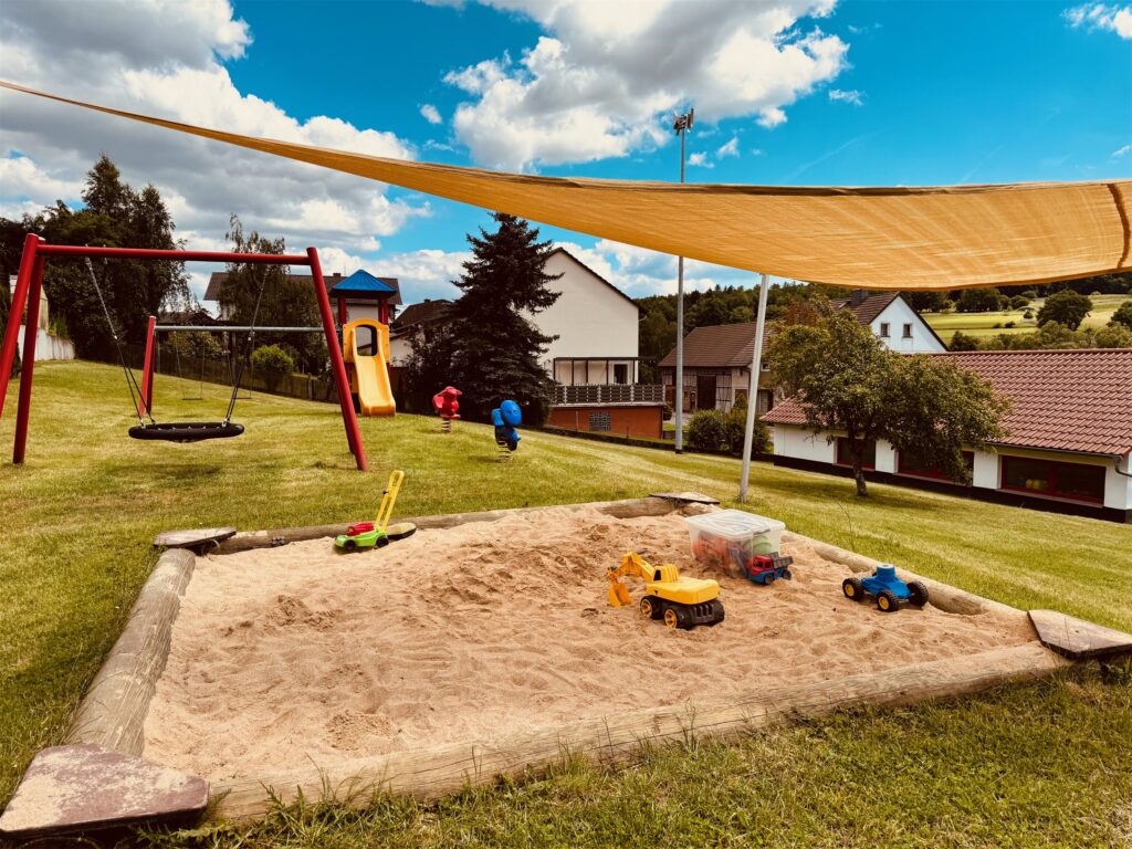Home Spielplatz am Ferienhaus Taufstein – familienfreundlicher Urlaub im Vogelsberg – Foto 3