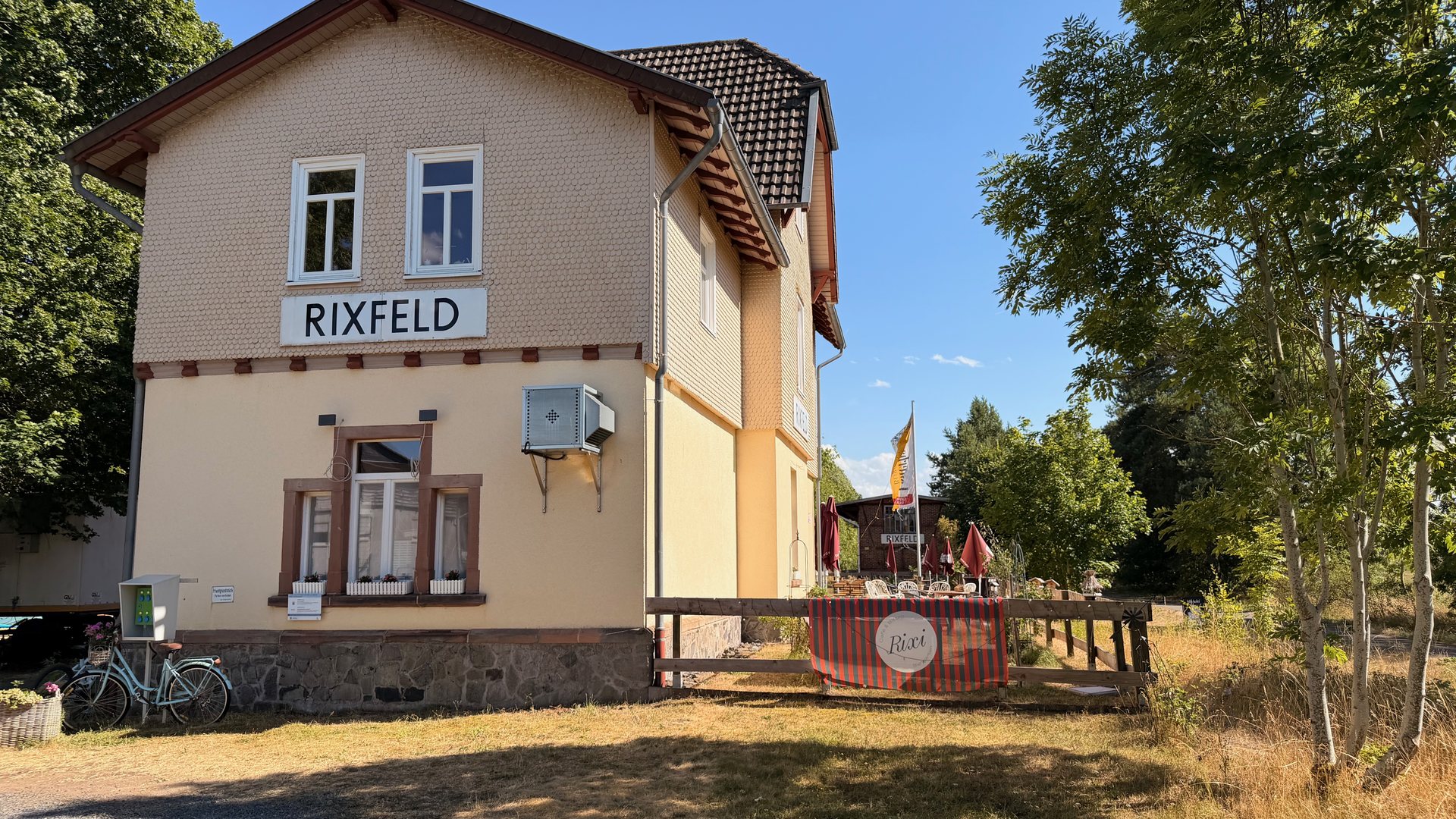Ehemaliger Bahnhof Rixfeld mit Cafe Rixi
