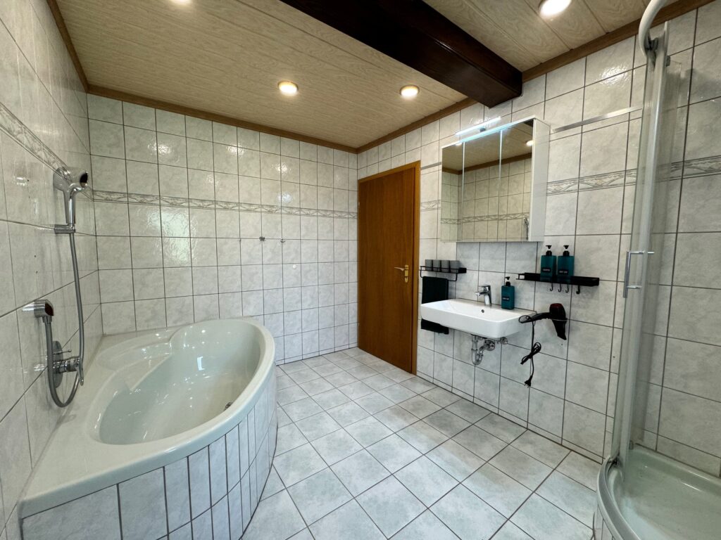 Badezimmer 1 – Ferienhaus Taufstein in Herbstein im Vogelsberg