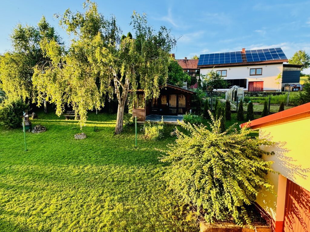 Großer Garten am Ferienhaus Taufstein – Platz für Familientreffen in Herbstein – Foto 3